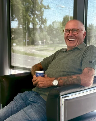 Frans opowiada swoją historię w wywiadzie dla Solutions