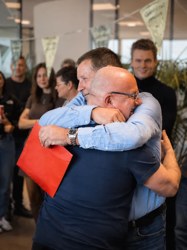 Hans neemt afscheid van zijn collega's voor zijn pensioen