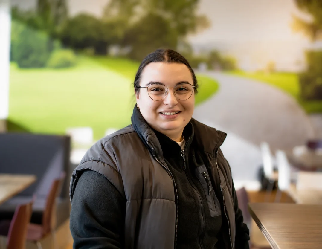 Andrea deelt zijn/haar ervaring met werken in Nederland via Solutions