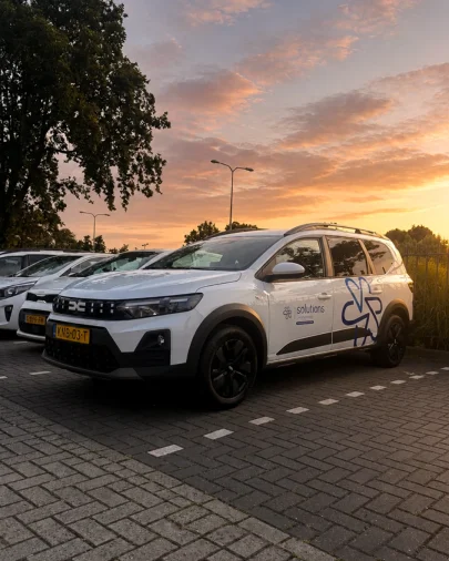 Hybride voertuigen van Solutions zorgen voor veilig vervoer van flexwerkers in Nederland
